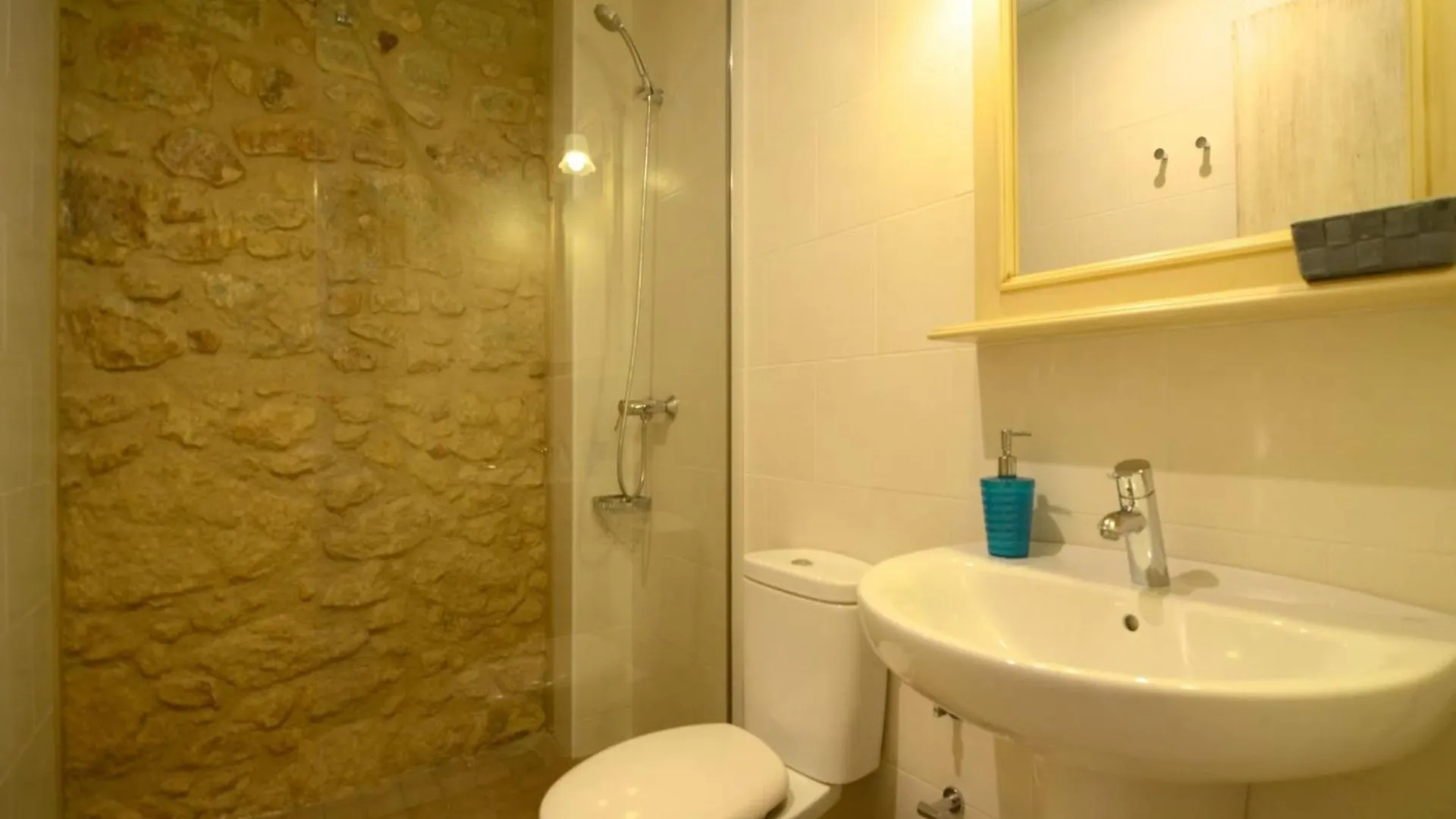 Petit Pals - Torrent Apartment 0*,