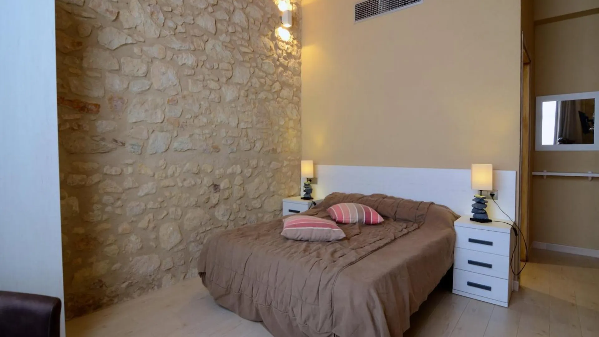 Petit Pals - Torrent Apartment
