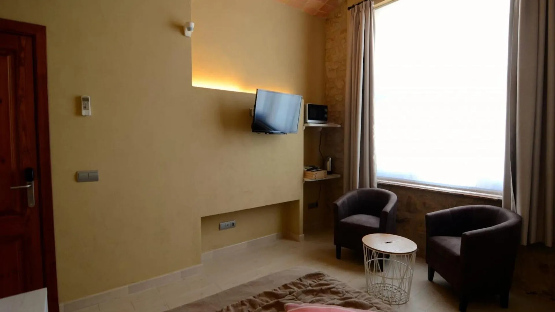 Petit Pals - Torrent Apartment