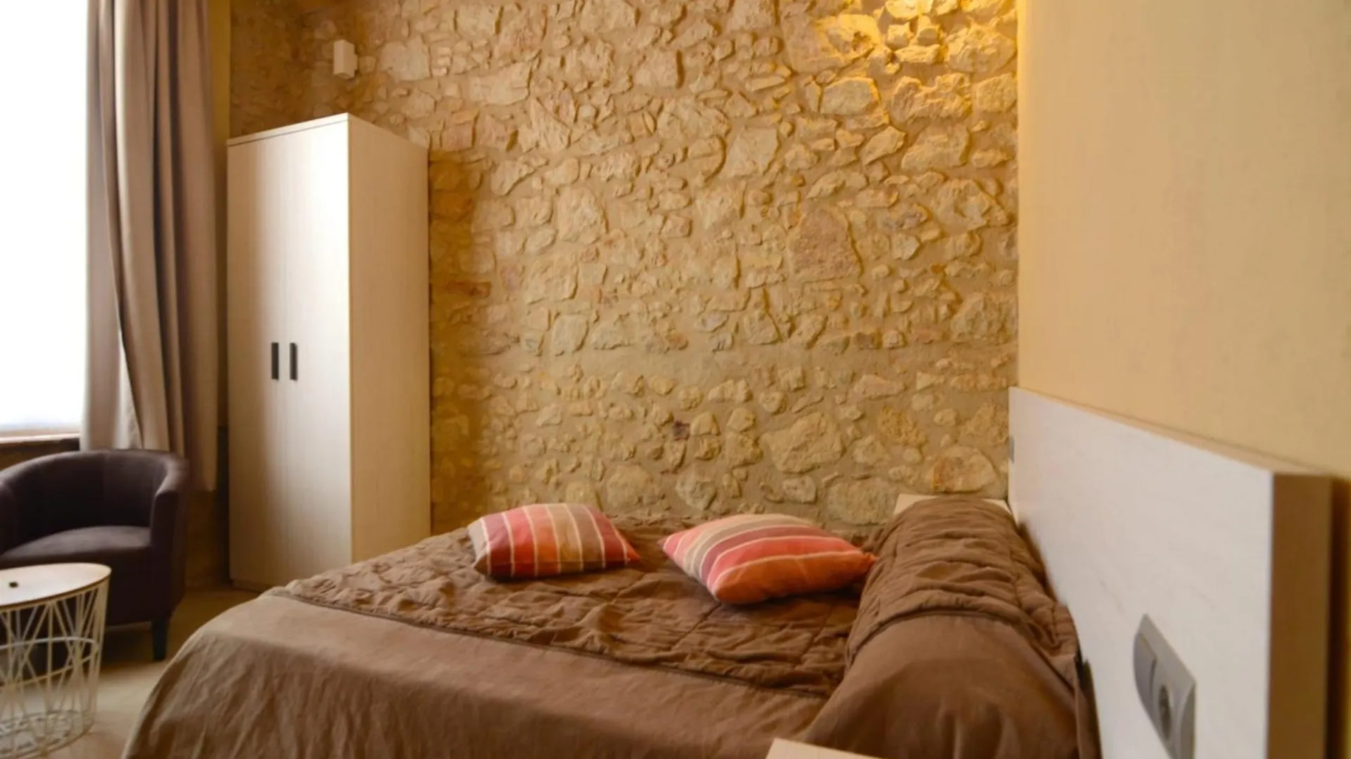 Petit Pals - Torrent Apartment 0*,